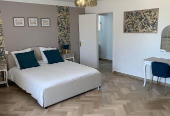 Villa Maya allows 18 year olds to book a room