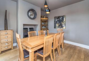 9 The Townhouse has Balcony rooms