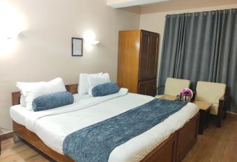 Hotel White Mountain has Smoking rooms