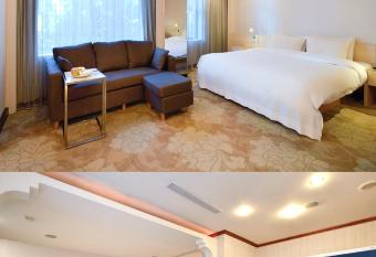 Yomi Hotel - ShuangLian MRT allows 18 year olds to book a room