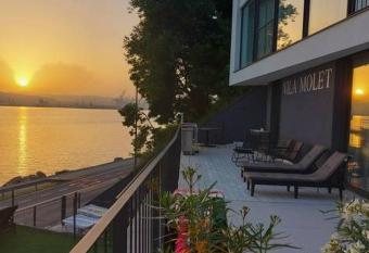 VILA MOLET KOPER has Balcony rooms