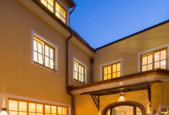 Hotel Zum Schwarzen B  ren has Balcony rooms