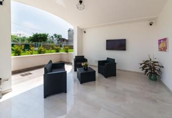 IL GIARDINO allows 18 year olds to book a room