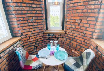 Przytulny Apartament Z Wie     allows 18 year olds to book a room