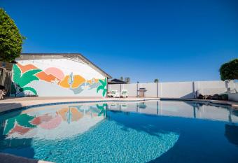 Phoenix Bohemian Hideaway has Balcony rooms