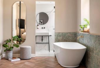 Hotel Noel Jerusalem allows 18 year olds to book a room