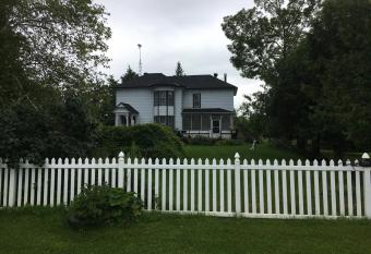 Rideau lakes country home allows 18 year olds to book a room