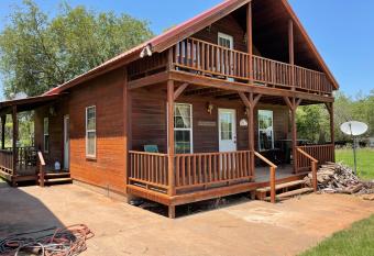 Whites Creek Lodge has Balcony rooms
