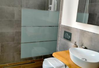 suite room malpensa b&b has Balcony rooms