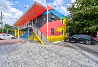Wynwood Chalet allows 18 year olds to book a room