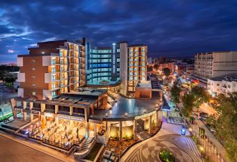 Novel Centre Point Hotel has Balcony rooms