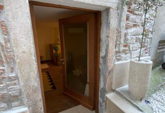 Studio Noellica allows 18 year olds to book a room