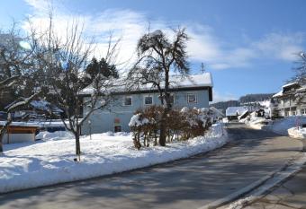 Nikolaierhaus allows 18 year olds to book a room