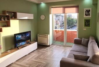 Apartamenti2v1-Sheshi Willson allows 18 year olds to book a room