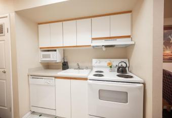 Penthouse on the strip - 6 Comfy beds!!! has rooms with a private hot tub