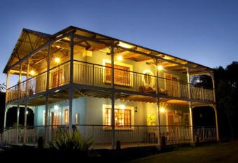The Nelsbells Cottage has Balcony rooms