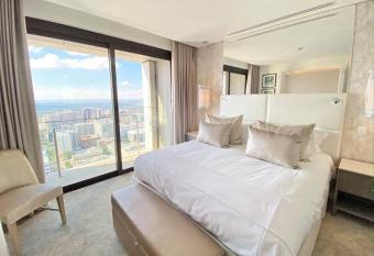 Sandton Skye Exclusive Apartment has Balcony rooms