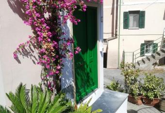 La Torretta di Piero con terrazzi e parcheggio privato has Balcony rooms