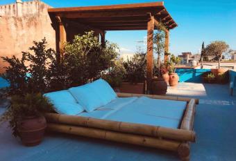 Terrazzo esclusivo con zona Solarium da 100 mq allows 18 year olds to book a room