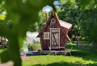 Casa mirabilia allows 18 year olds to book a room
