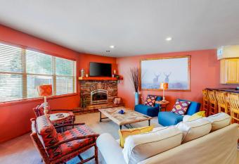 Beautiful Mountain Retreat has Balcony rooms