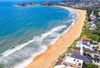 Absolute Beachfront Surf Unit In Terrigal/Wambi has Balcony rooms