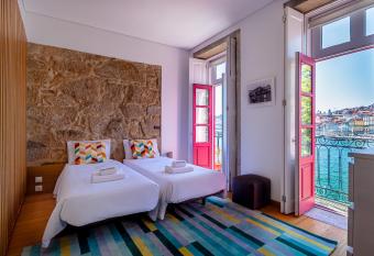 NorteSoul Porto    Vista allows 18 year olds to book a room