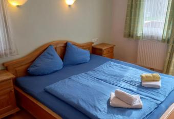 Bergsteiger Zimmer has Balcony rooms