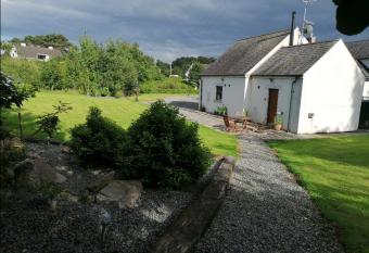 Bluebell Cottage - with hottub has Balcony rooms