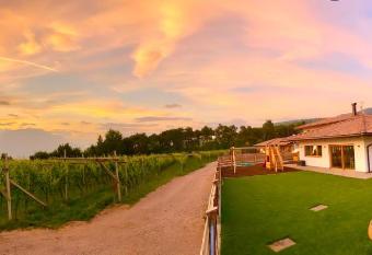 Agritur Maso Librar has Balcony rooms