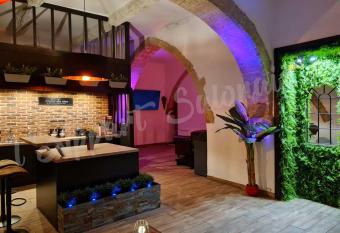 Appartement 70m2 avec jacuzzi privatif allows 18 year olds to book a room