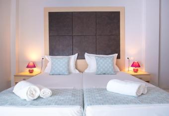 Christof Studios allows 18 year olds to book a room