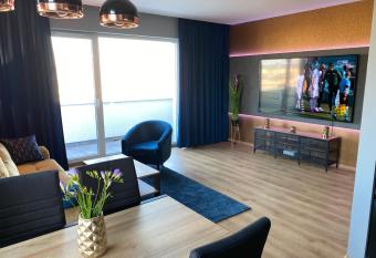 VIP Apartament-Marine has Balcony rooms