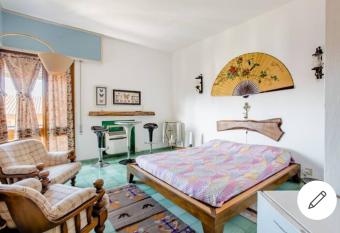 Il semaforo Una o due camere matrimoniali con bagno a pochi passi dal centro Pietrasanta, con Wi-Fi has Balcony rooms