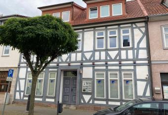 Passage 84 - Hotel & Caf   allows 18 year olds to book a room