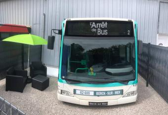 L Arr  t de Bus 2 Insolite & SPA allows 18 year olds to book a room