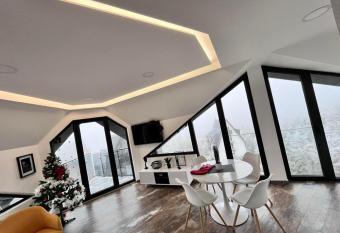 Diamond 4 Divcibare has Balcony rooms