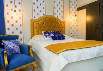 Hotel Boutique La Ronda By Chat Noir Cuenca allows 18 year olds to book a room