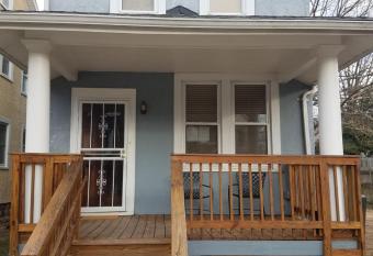 4br 2 Full Bath Sleeps 10 Large Yard 2 Cars has Balcony rooms