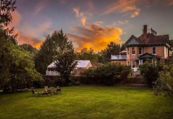 Elk River Hotel & Cafe has Balcony rooms