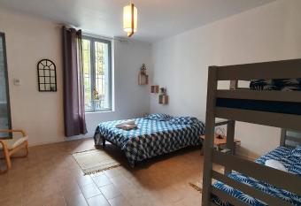 Chez Mamita : appartement dans quartier calme. has Balcony rooms