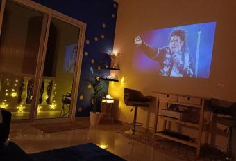 Cozy Seaside has Balcony rooms