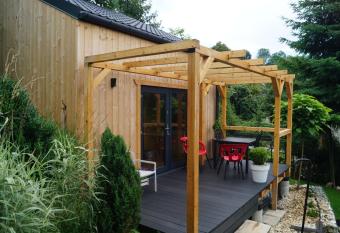 Ma  y domek w Dolinie Pr  dnika allows 18 year olds to book a room