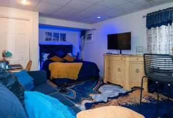 The Blue Room Luxury Suite has Balcony rooms