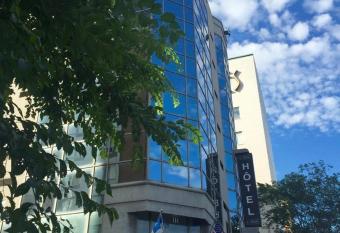 Hotel Chrome Montreal Centre-Ville allows 18 year olds to book a room