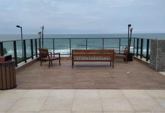 Conforto em Condom  nio Frente Mar allows 18 year olds to book a room