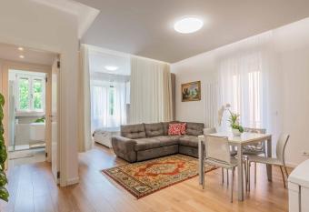 Luxury apartment Malpensa has Balcony rooms