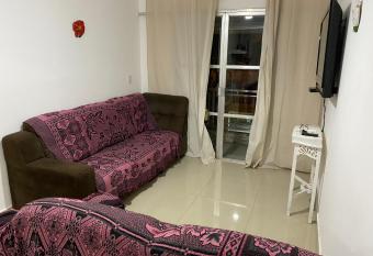 Apartamento praia Enseada allows 18 year olds to book a room