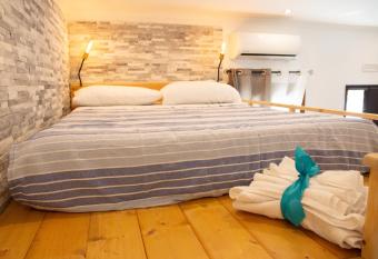 La Perla di Nettuno Alloggio Turistico allows 18 year olds to book a room