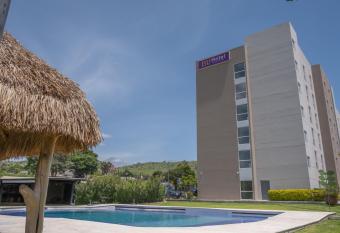 BV Hotel Atlixco allows 18 year olds to book a room
